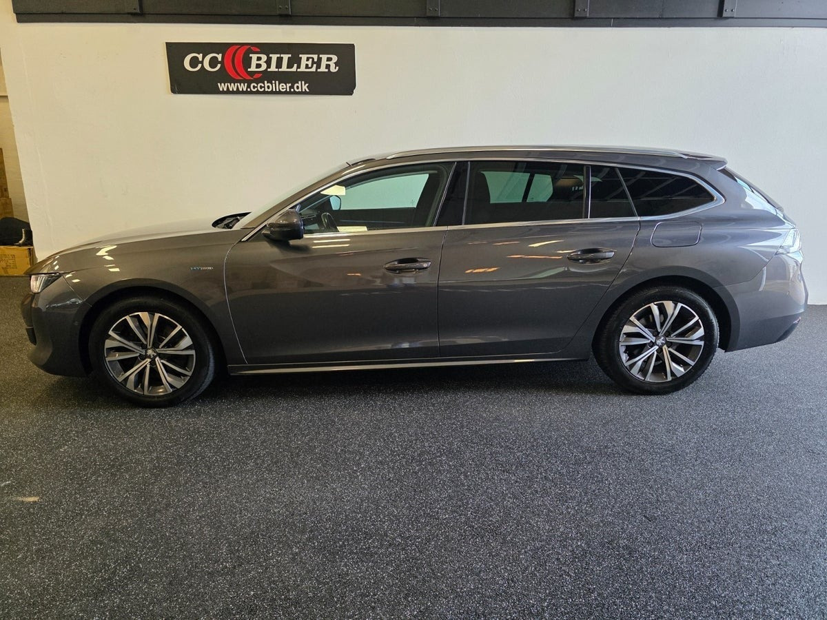 Grå Peugeot 508 fra 2021