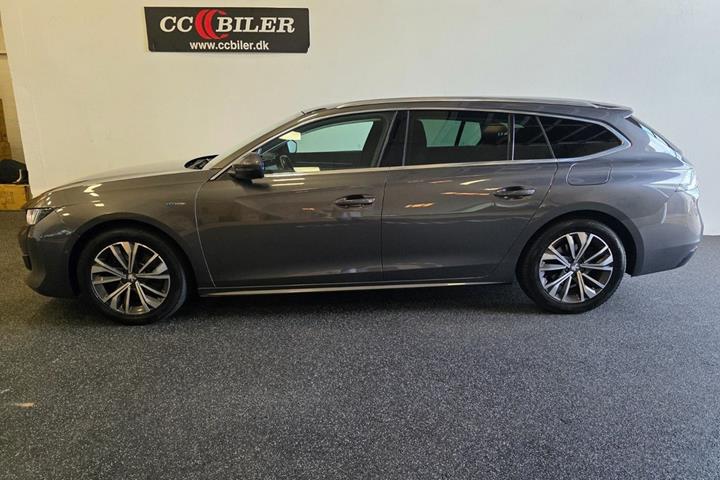 Grå Peugeot 508 fra 2021