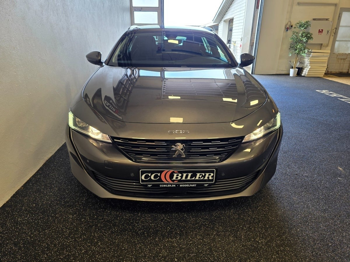 Grå Peugeot 508 fra 2021