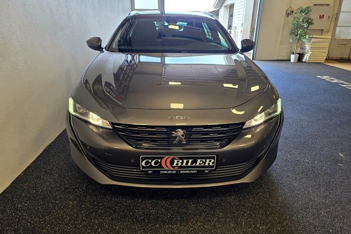 Grå Peugeot 508 fra 2021