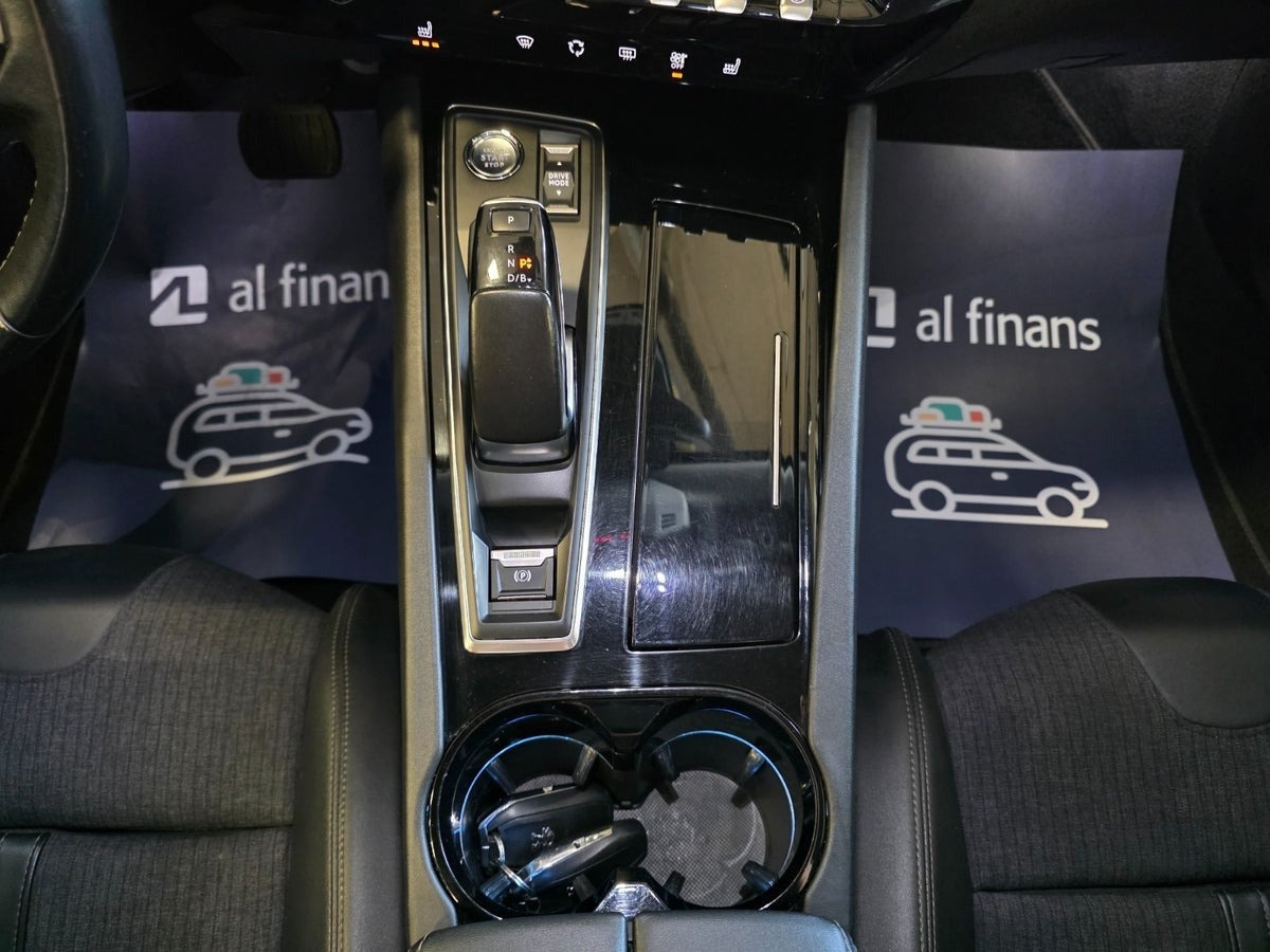 Grå Peugeot 508 fra 2021