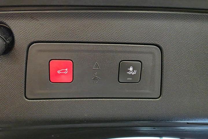 Grå Peugeot 508 fra 2021
