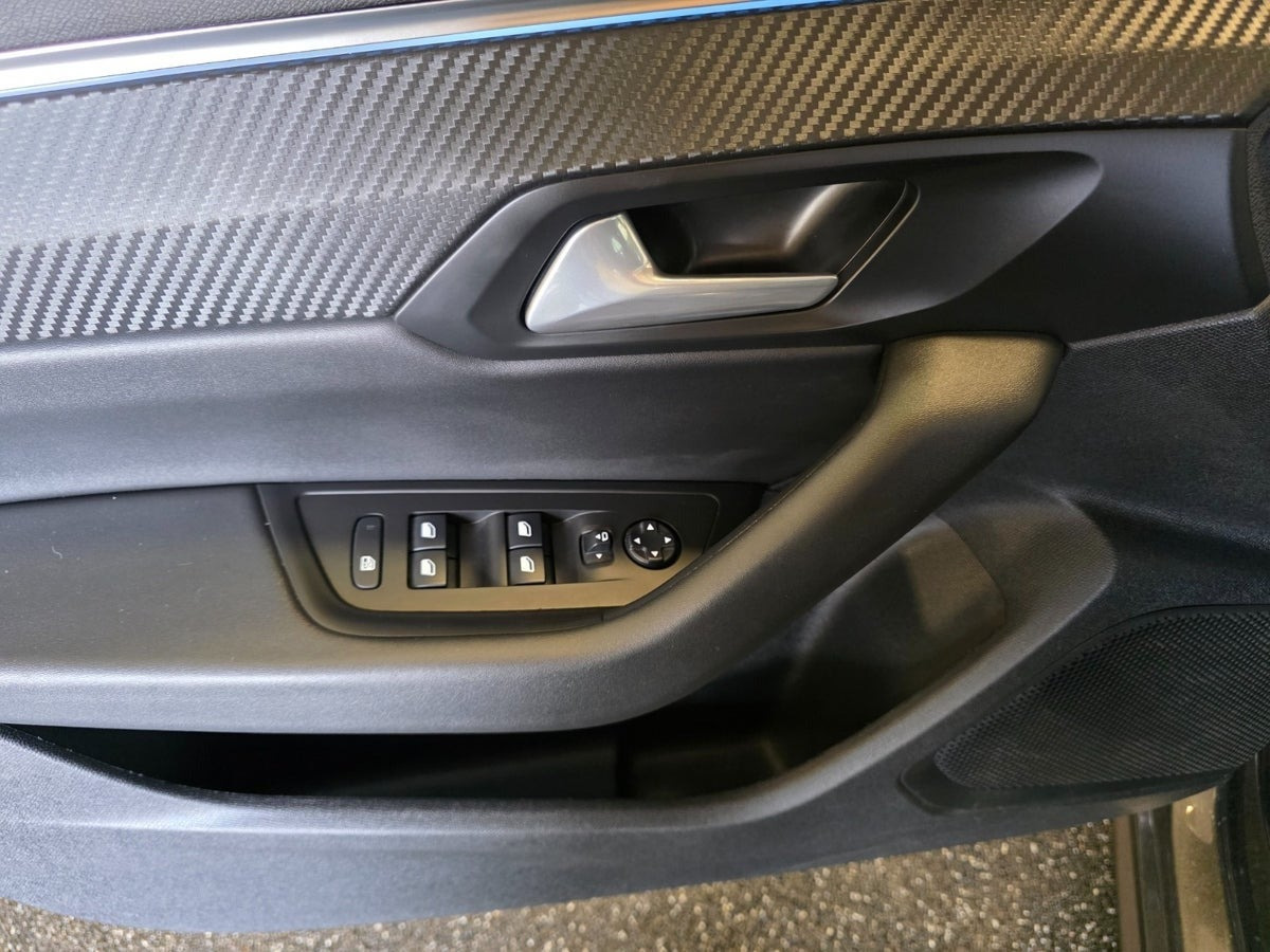 Grå Peugeot 508 fra 2021