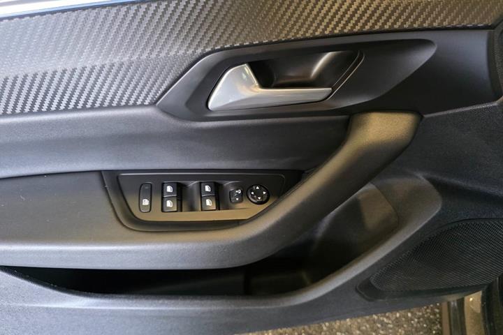 Grå Peugeot 508 fra 2021