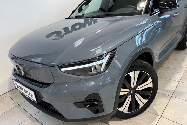 Grå Volvo XC40 fra 2023