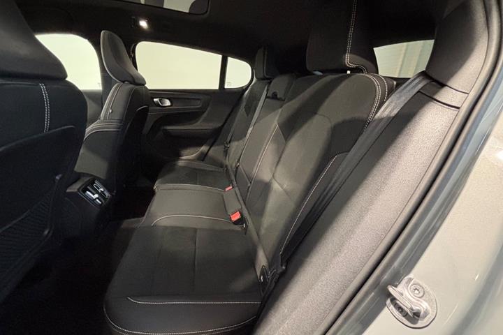 Grå Volvo C40 fra 2024