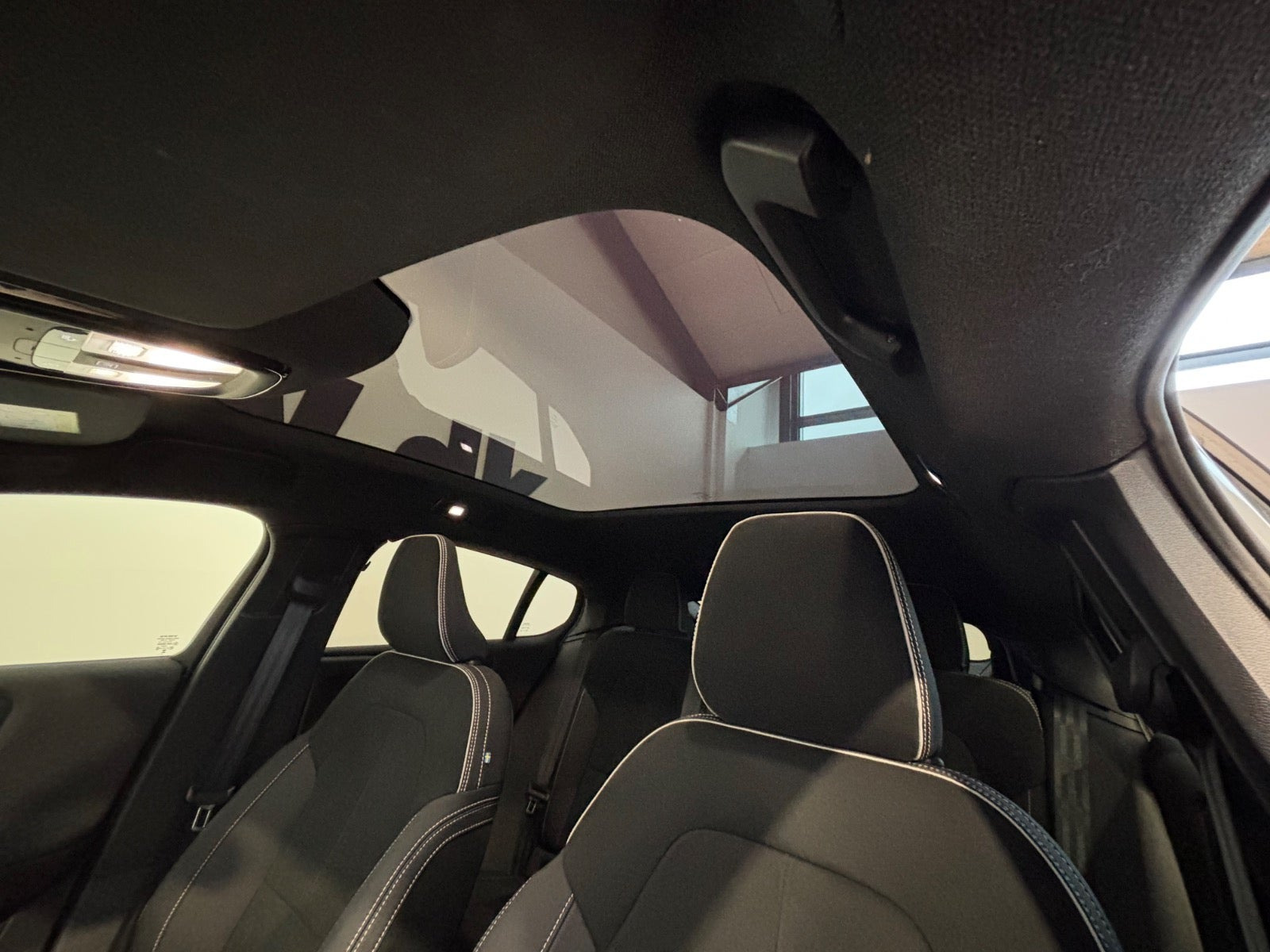 Grå Volvo C40 fra 2024