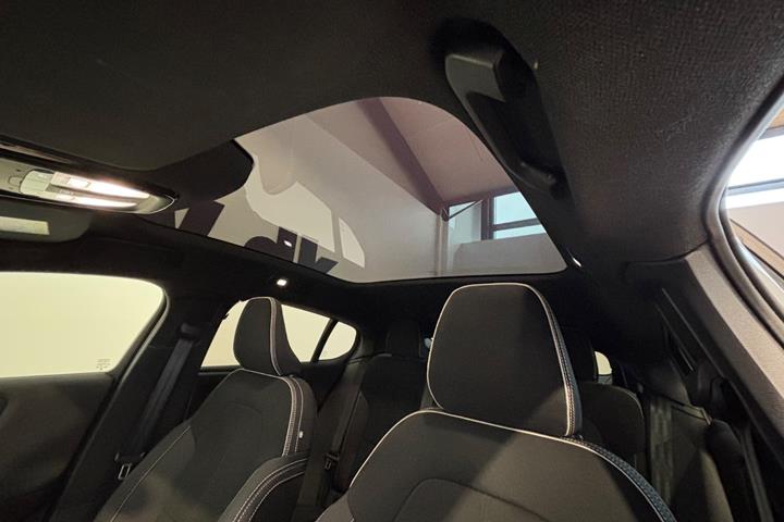 Grå Volvo C40 fra 2024