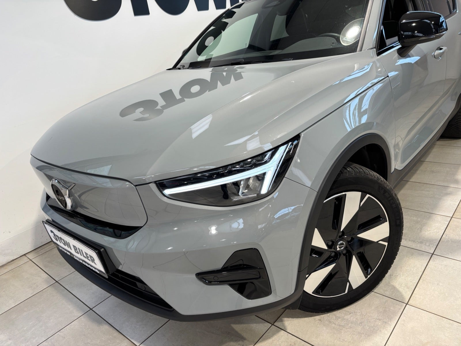 Grå Volvo C40 fra 2024