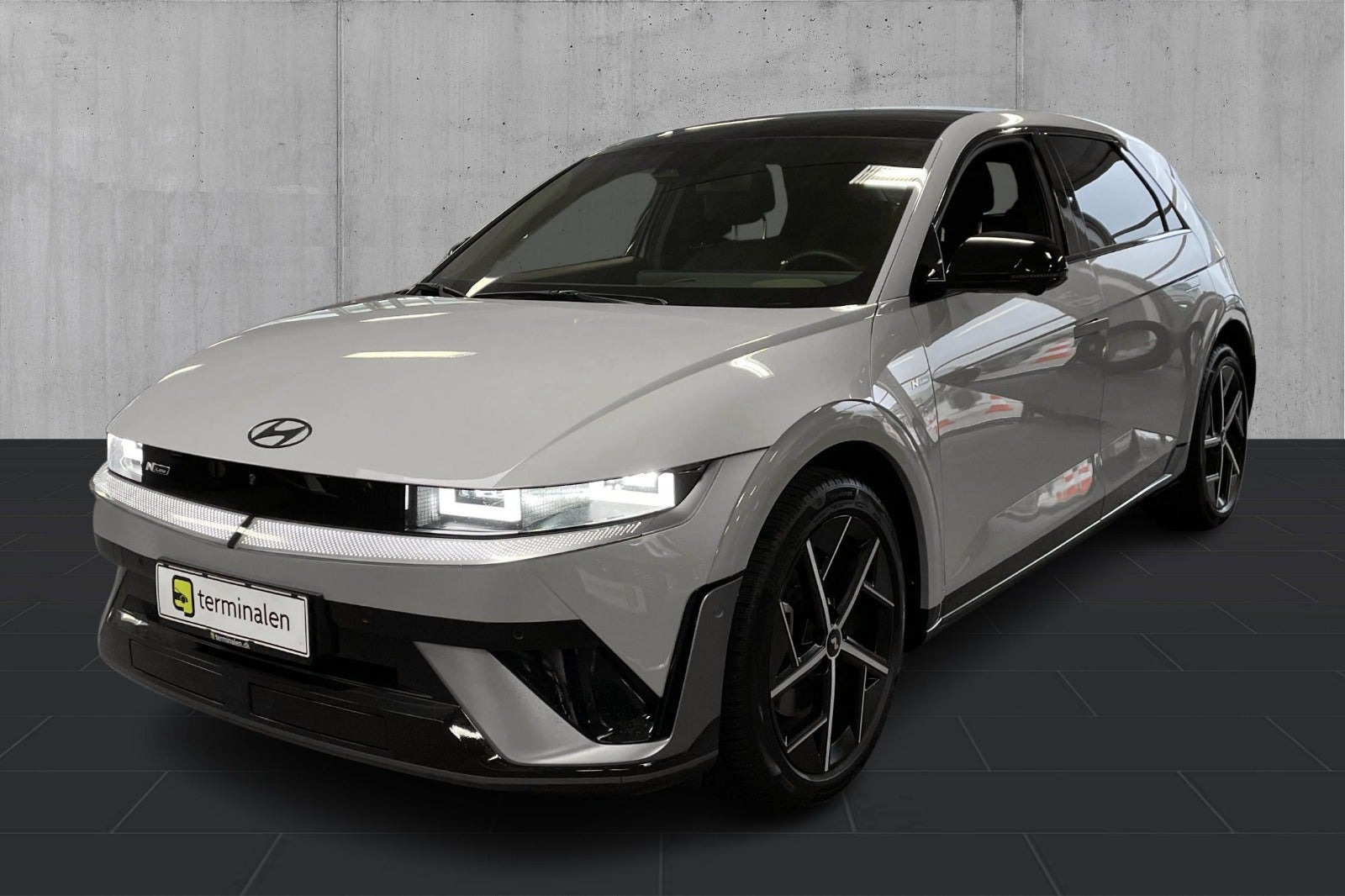 Grå Hyundai Ioniq 5 fra 2025