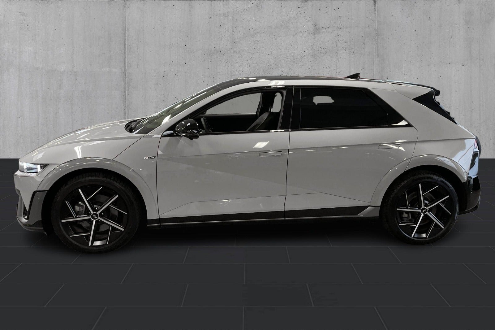 Grå Hyundai Ioniq 5 fra 2025
