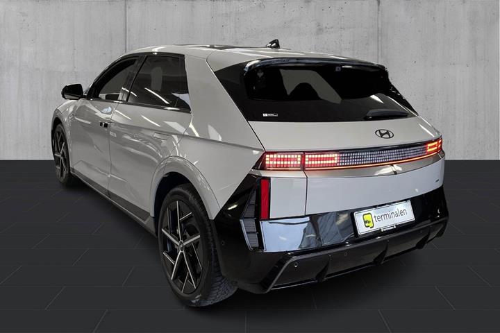 Grå Hyundai Ioniq 5 fra 2025