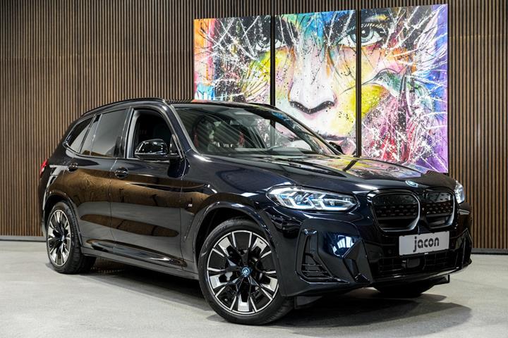 Sort BMW iX3 fra 2023
