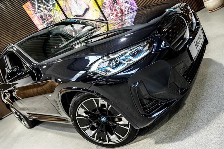 Sort BMW iX3 fra 2023