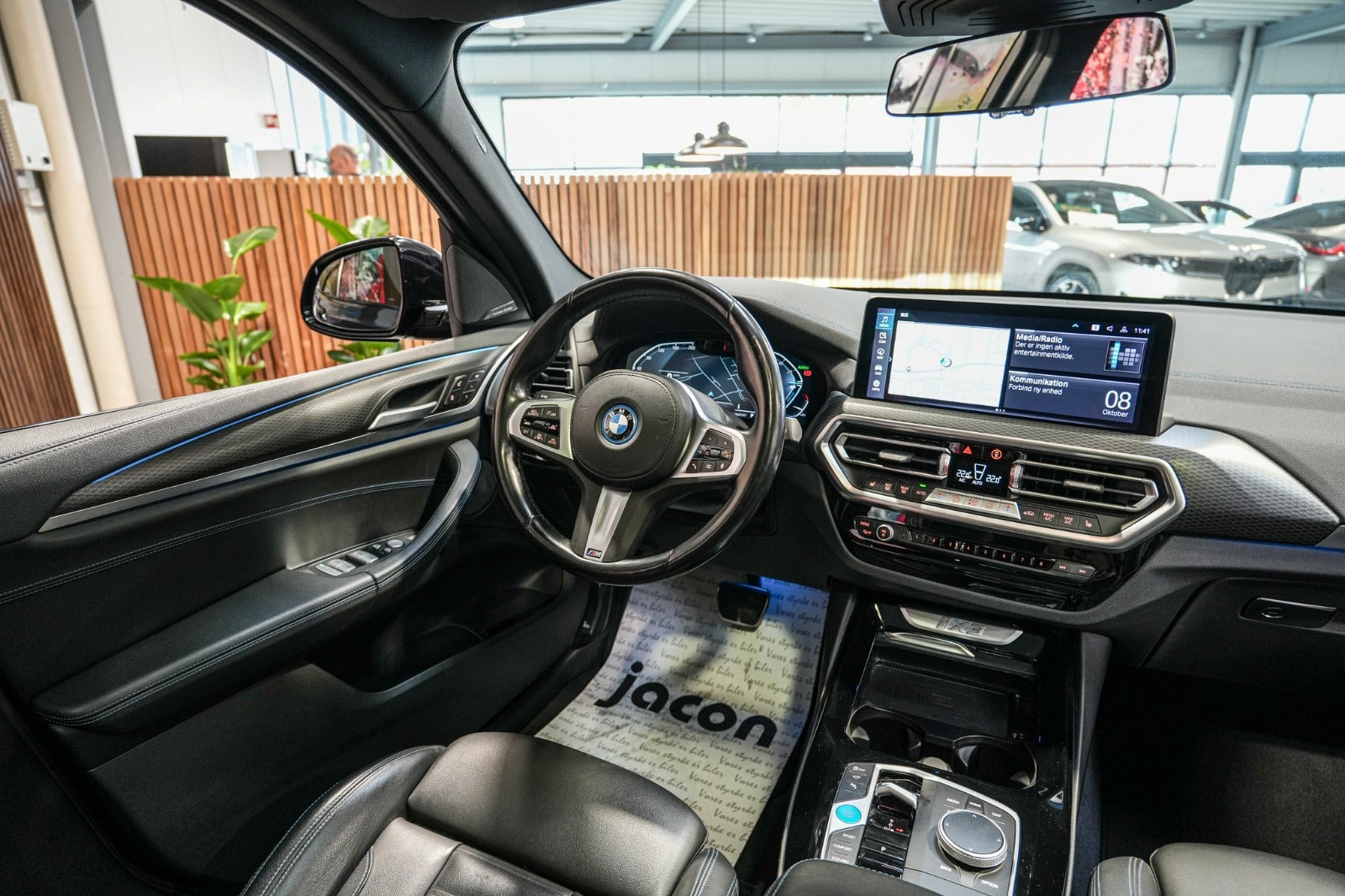 Sort BMW iX3 fra 2023