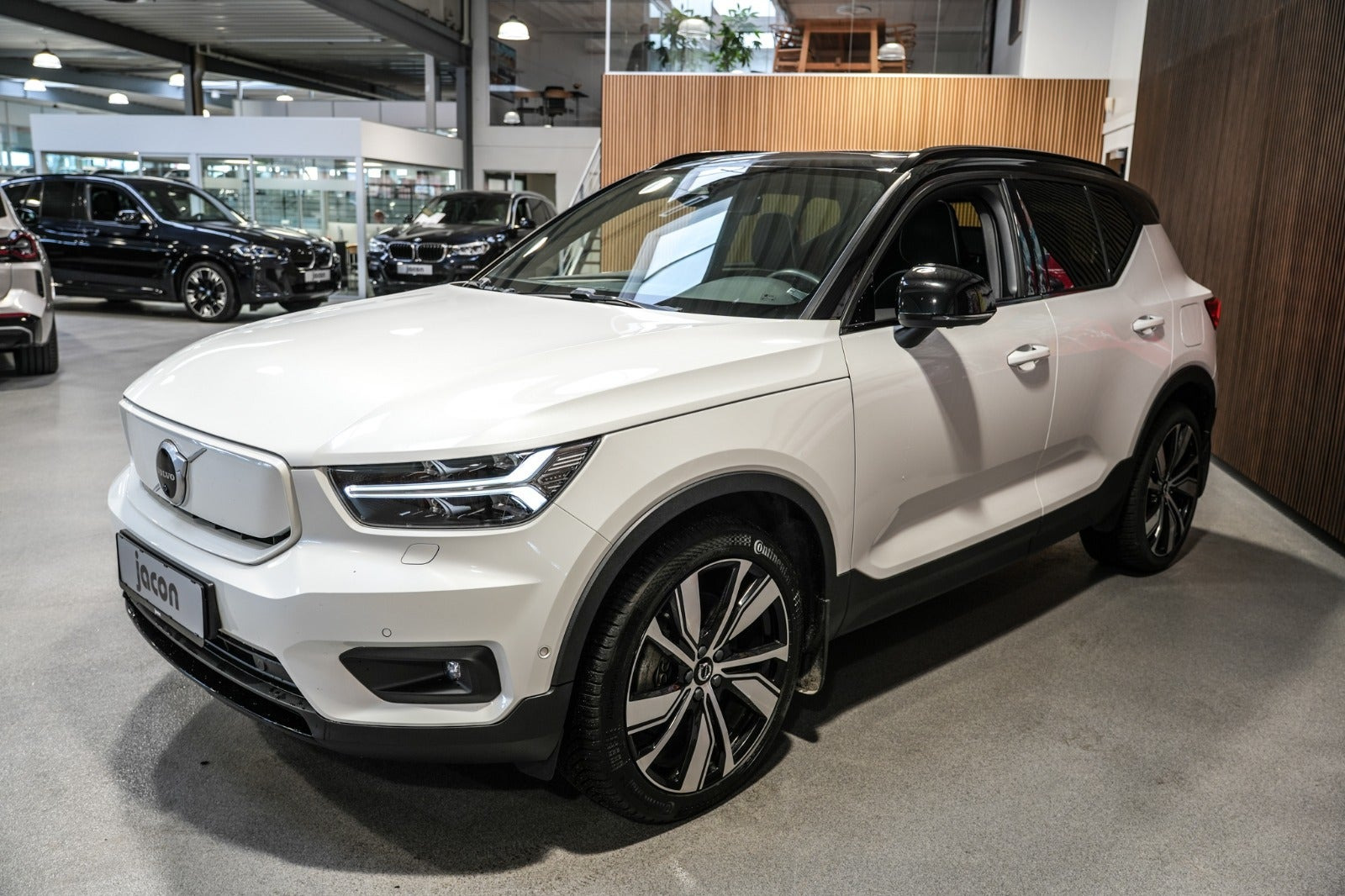 Hvid Volvo XC40 fra 2021