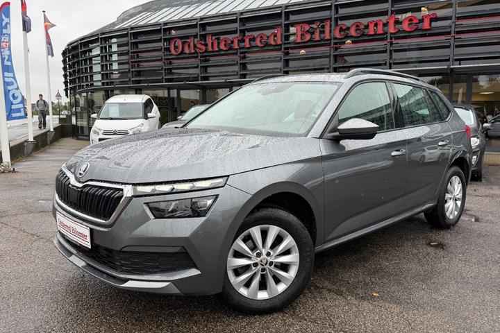 Grå Skoda Kamiq fra 2022 set udefra