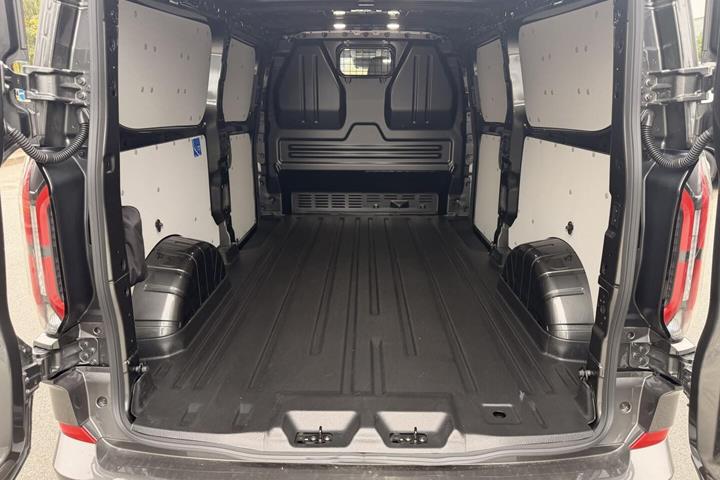 Grå Ford Transit Custom 320 L1 fra 2026