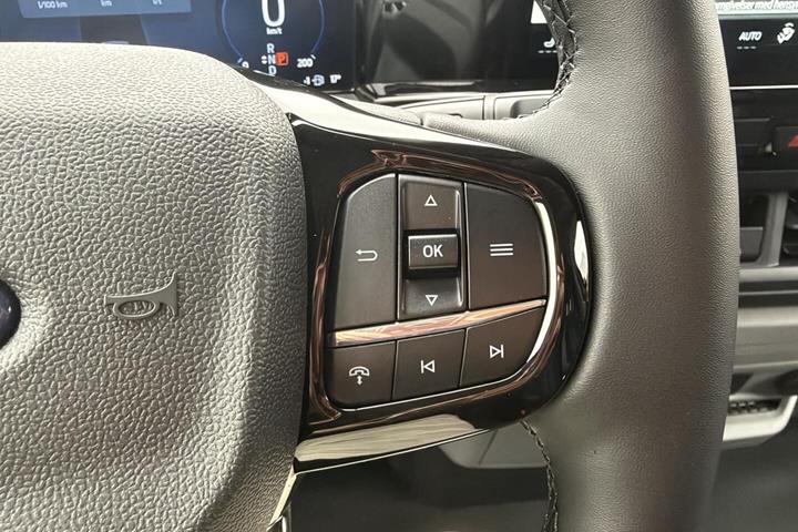 Grå Ford Transit Custom 320 L1 fra 2026