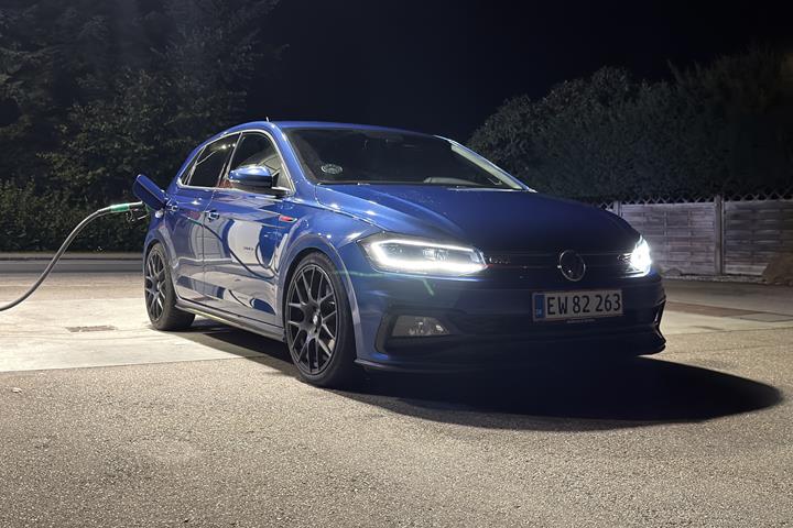 Blå VW Polo fra 2018