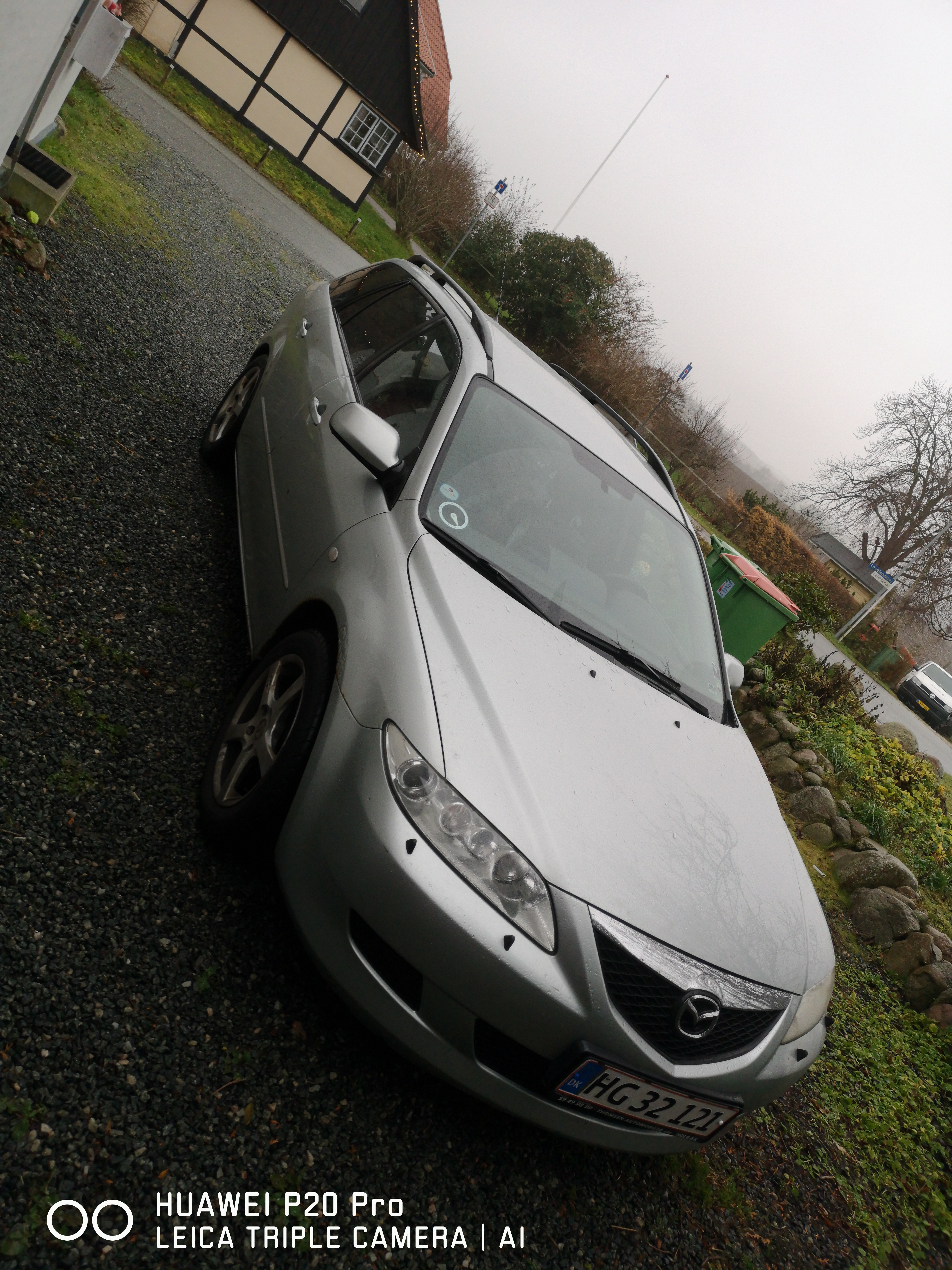 Grå Mazda 6 fra 2004
