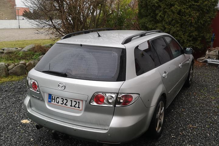 Grå Mazda 6 fra 2004