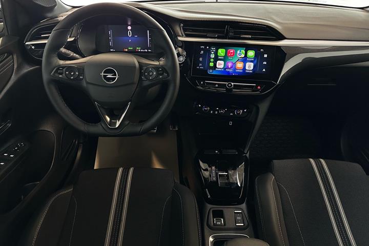 Grå Opel Corsa-e fra 2024