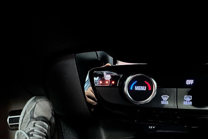 Grå Opel Corsa-e fra 2024