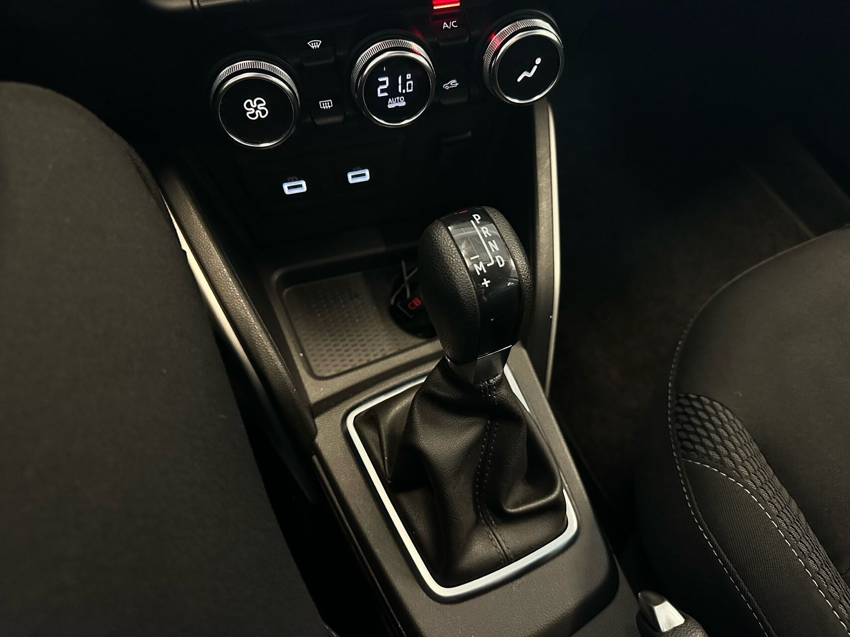 Sort Dacia Duster fra 2021