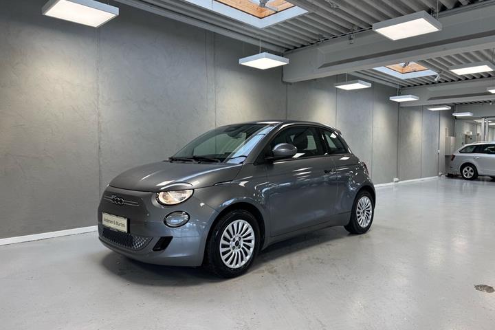 Grå Fiat 500e fra 2023