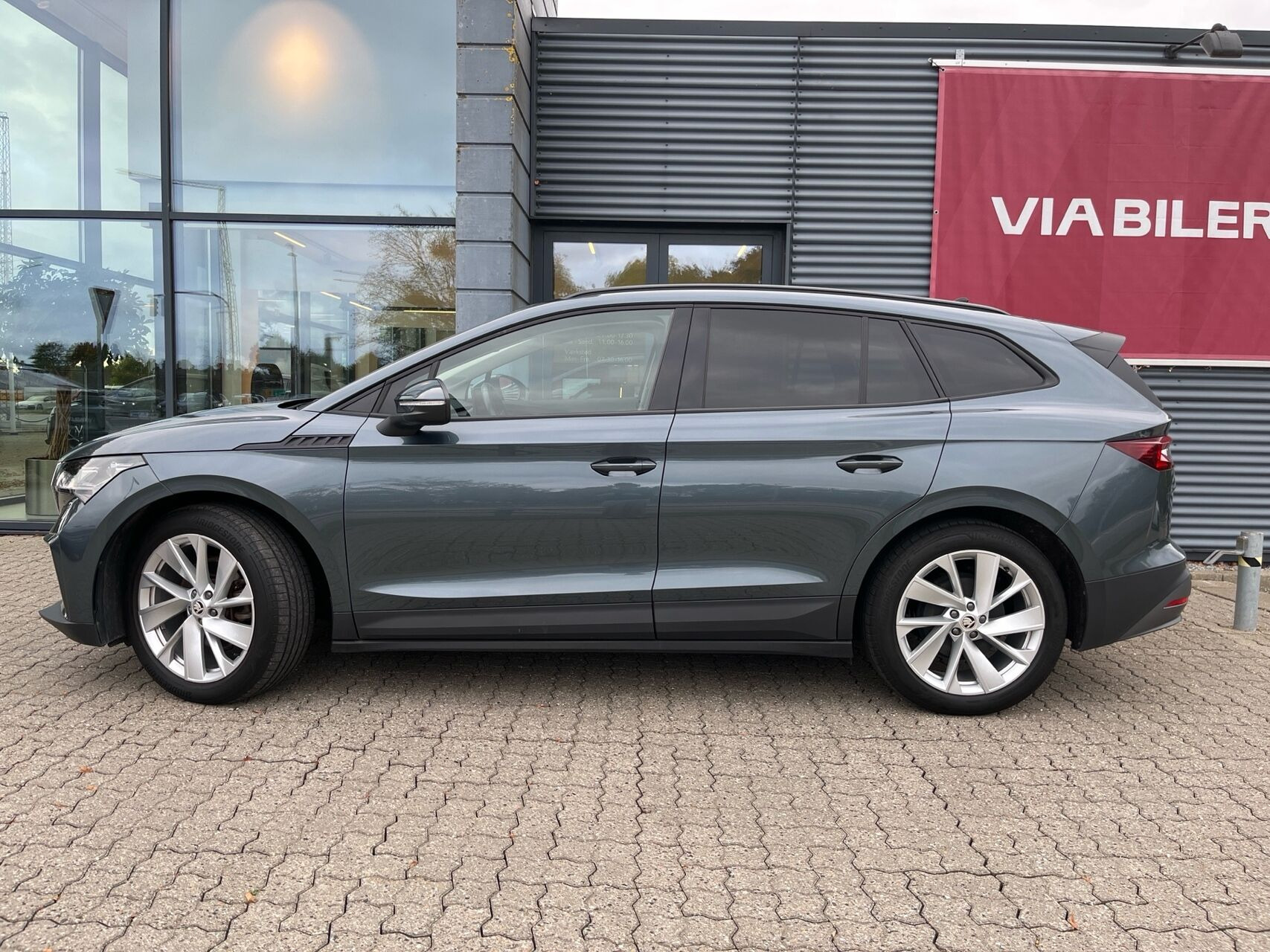 Grå Skoda Enyaq fra 2022