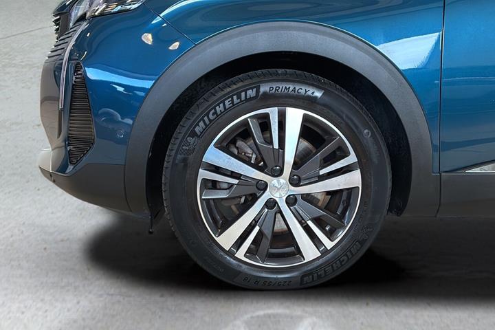 Blå Peugeot 3008 fra 2021