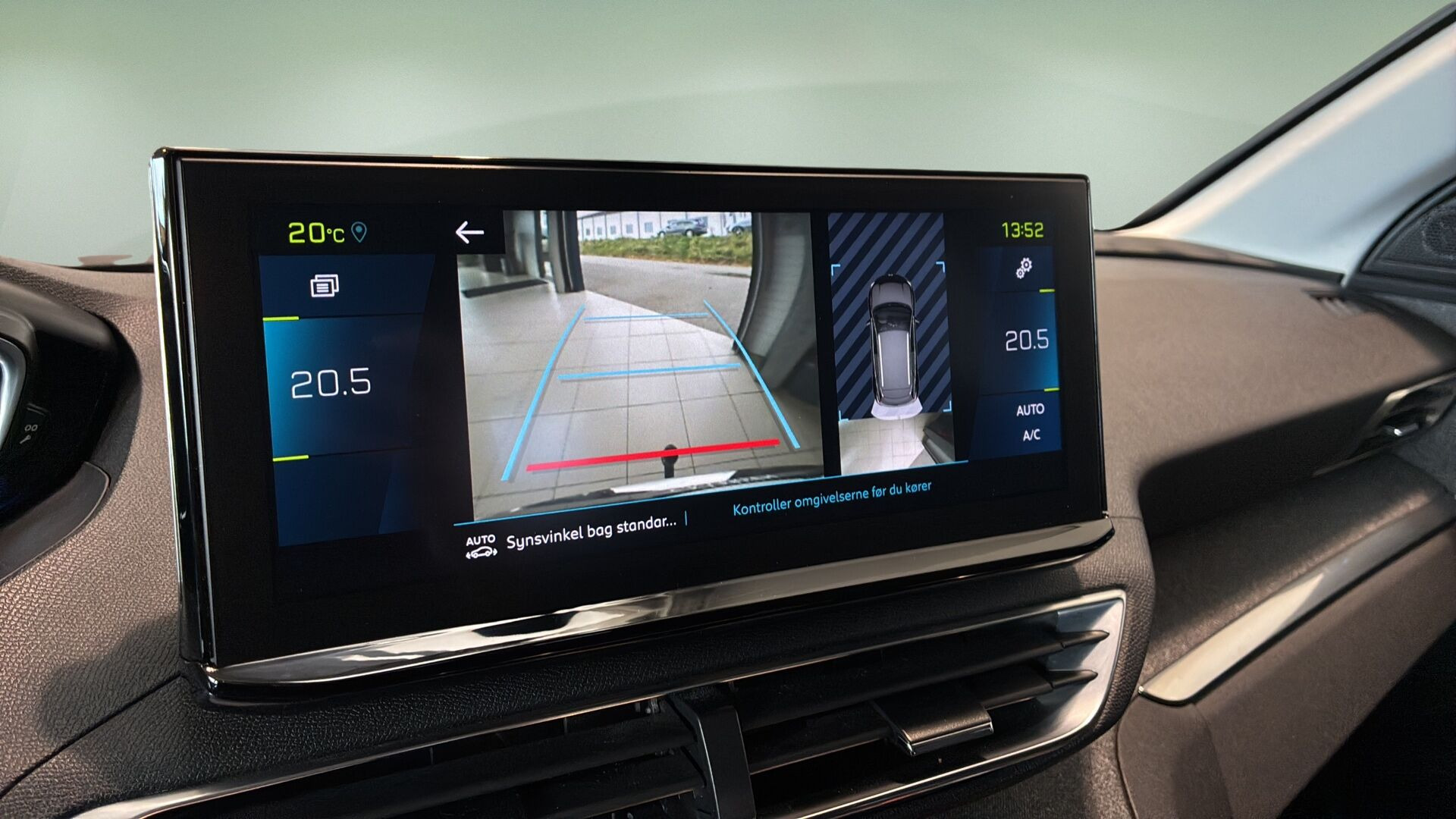 Blå Peugeot 3008 fra 2021