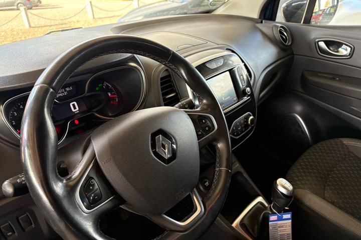 Blå Renault Captur fra 2018