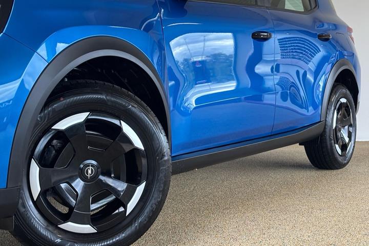 Blå Opel Frontera fra 2025