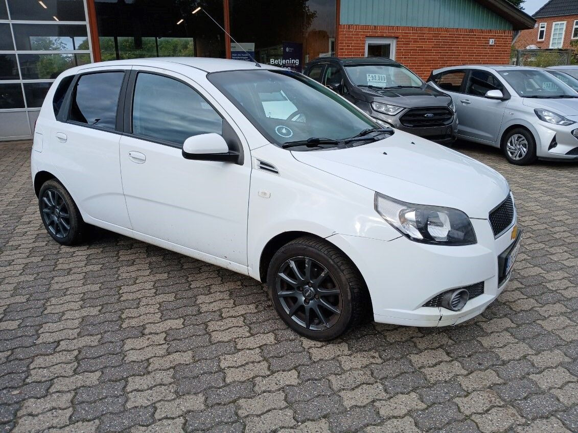 Hvid Chevrolet Aveo fra 2011