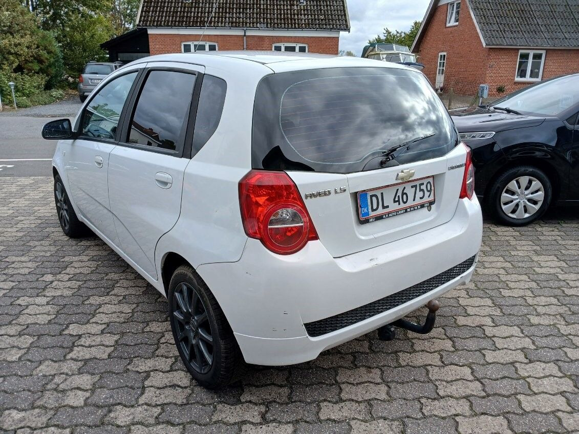 Hvid Chevrolet Aveo fra 2011