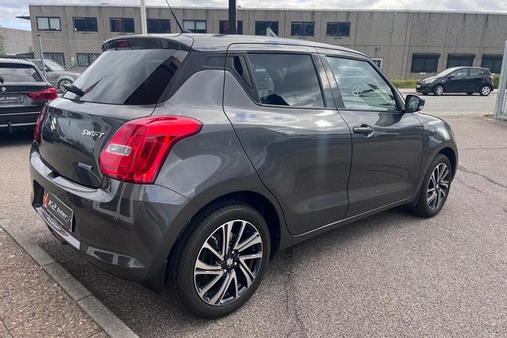 Grå Suzuki Swift fra 2023