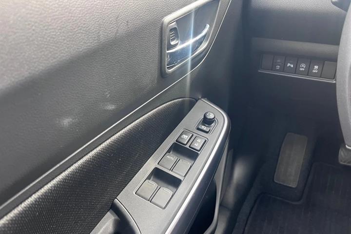 Grå Suzuki Swift fra 2023