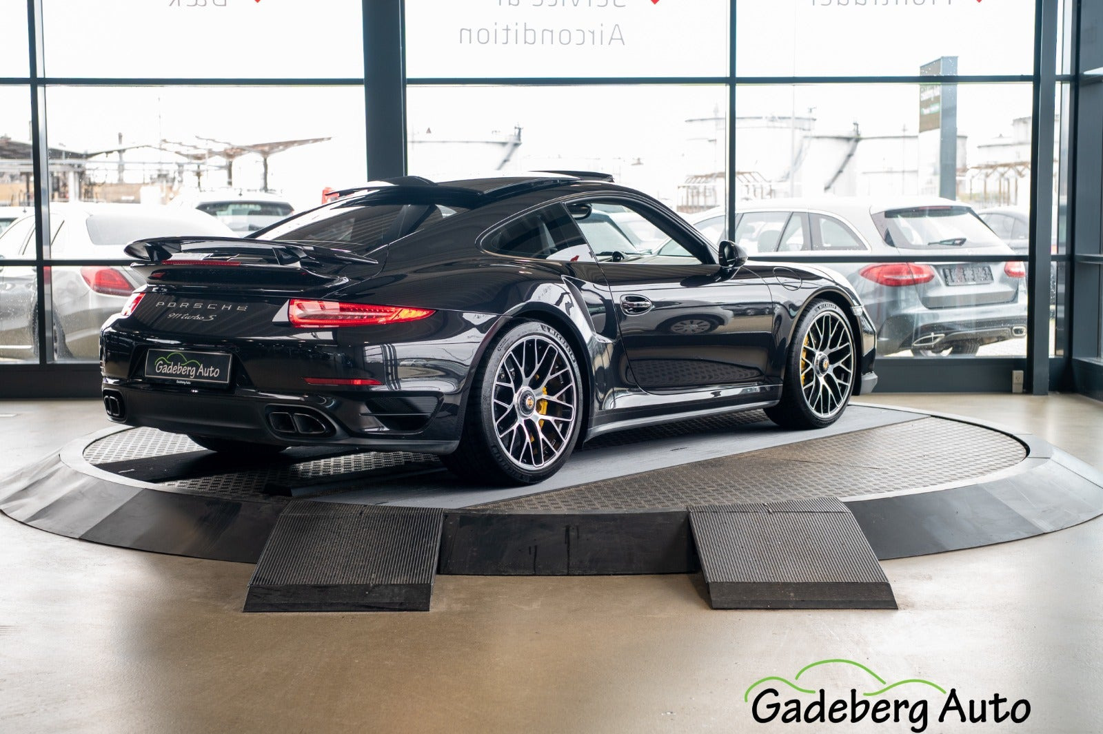 Sort Porsche 911 Turbo S fra 2014