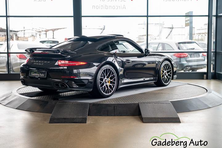 Sort Porsche 911 Turbo S fra 2014