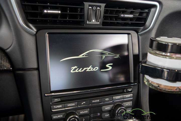 Sort Porsche 911 Turbo S fra 2014
