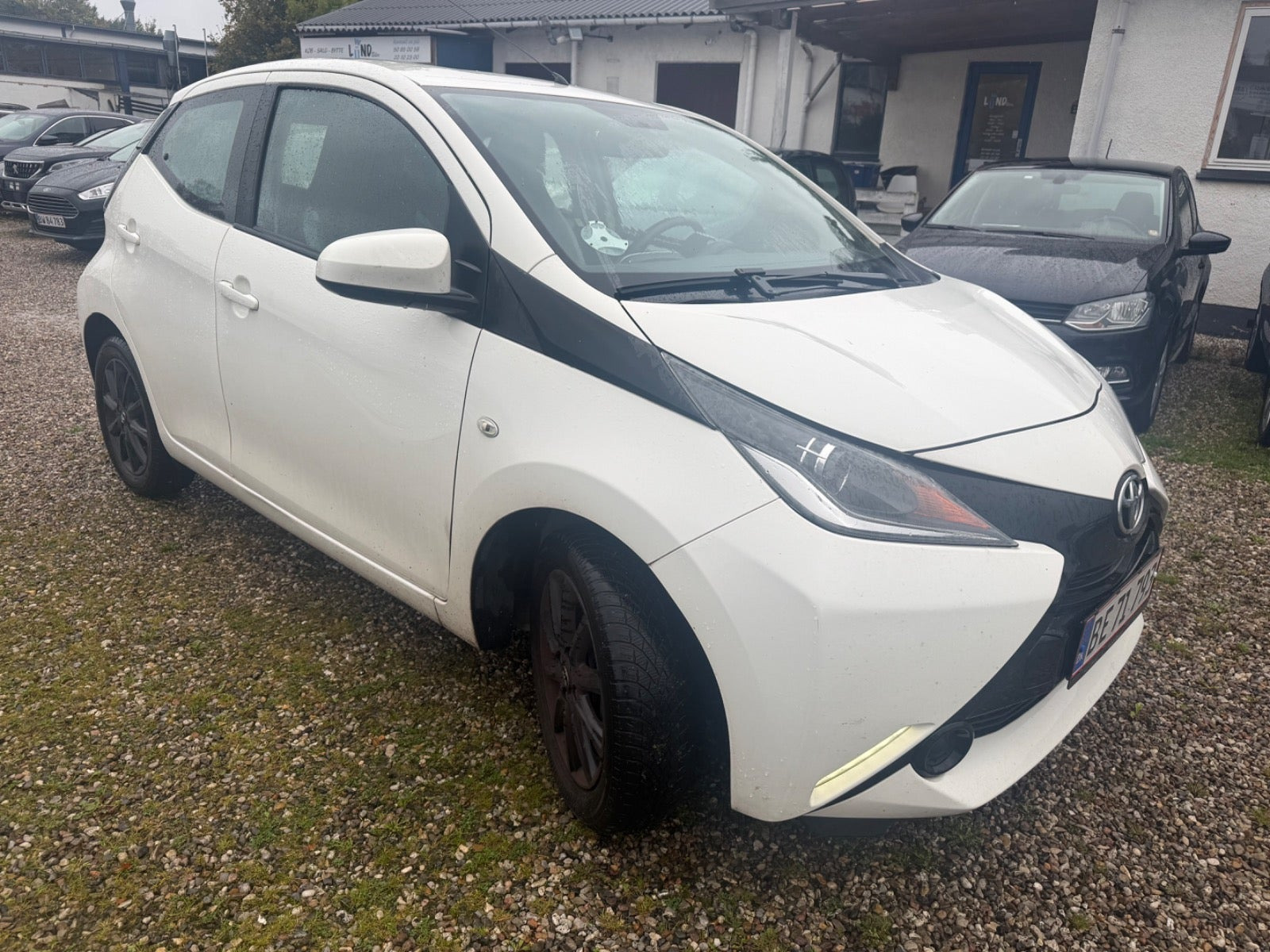 Hvid Toyota Aygo fra 2015