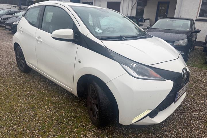 Hvid Toyota Aygo fra 2015