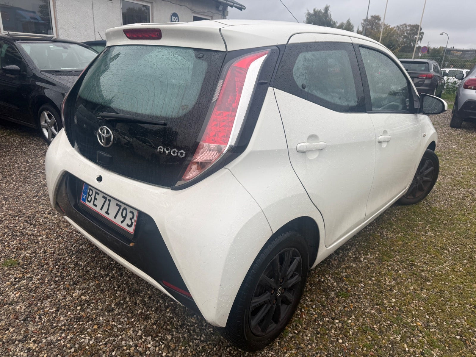 Hvid Toyota Aygo fra 2015
