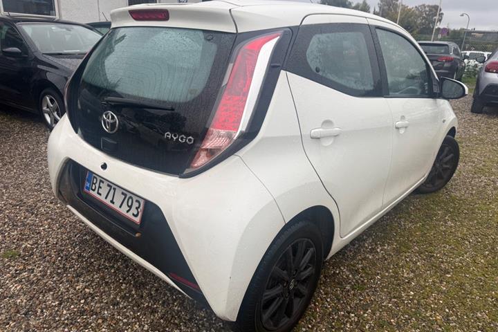Hvid Toyota Aygo fra 2015
