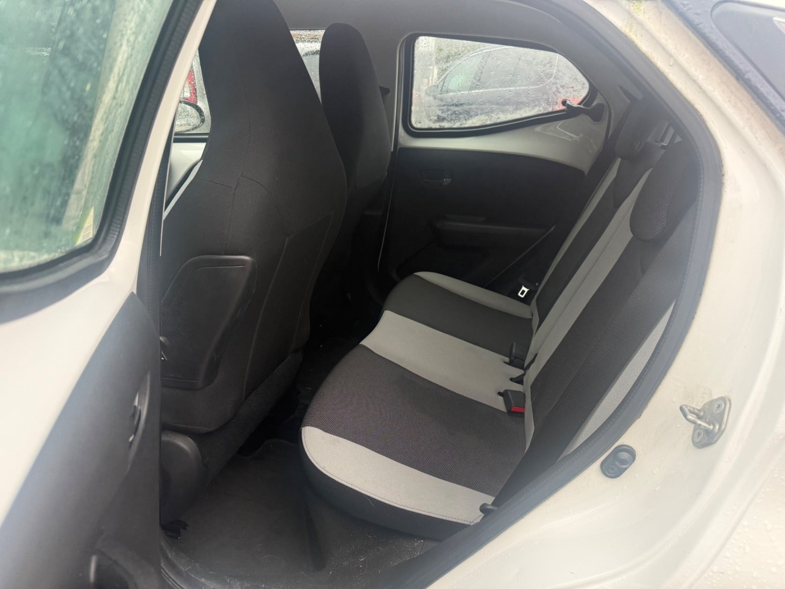 Hvid Toyota Aygo fra 2015