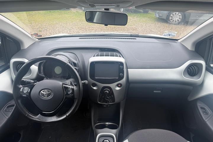 Hvid Toyota Aygo fra 2015