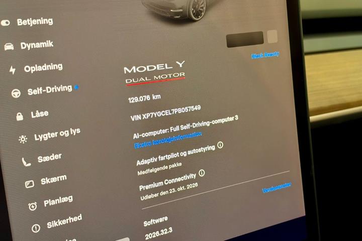 Sort Tesla Model Y fra 2023