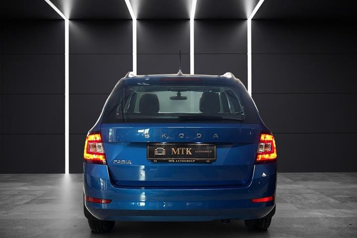 Blå Skoda Fabia fra 2020